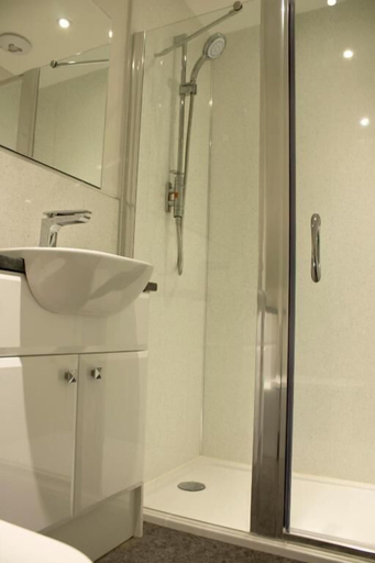 Bathroom 4, The Birchtree Hotel, Dumfries and Galloway
