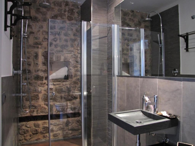 Bathroom 3, El Morendal, Soria
