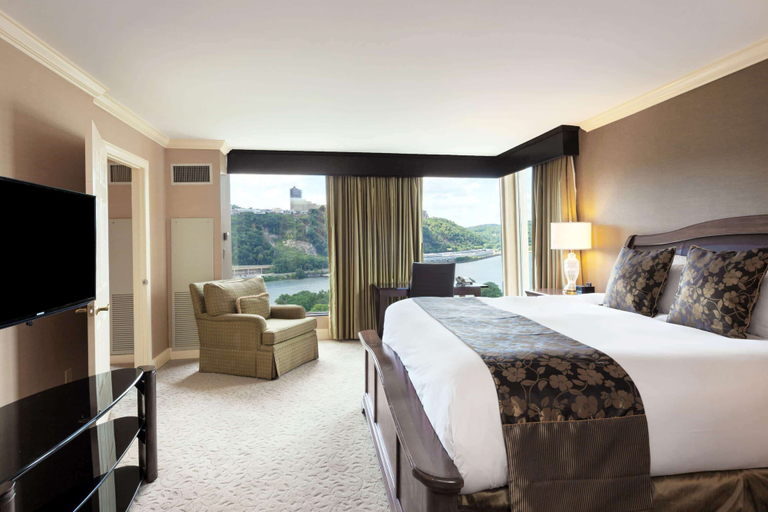 Bedroom 4, Wyndham Grand Pittsburgh Downtown, Allegheny