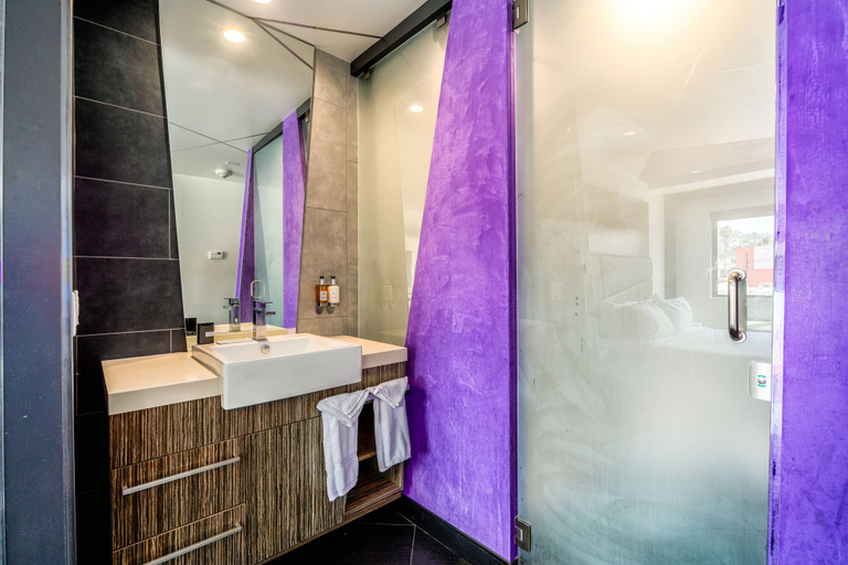 Bathroom 4, The Moment Hotel, Los Angeles