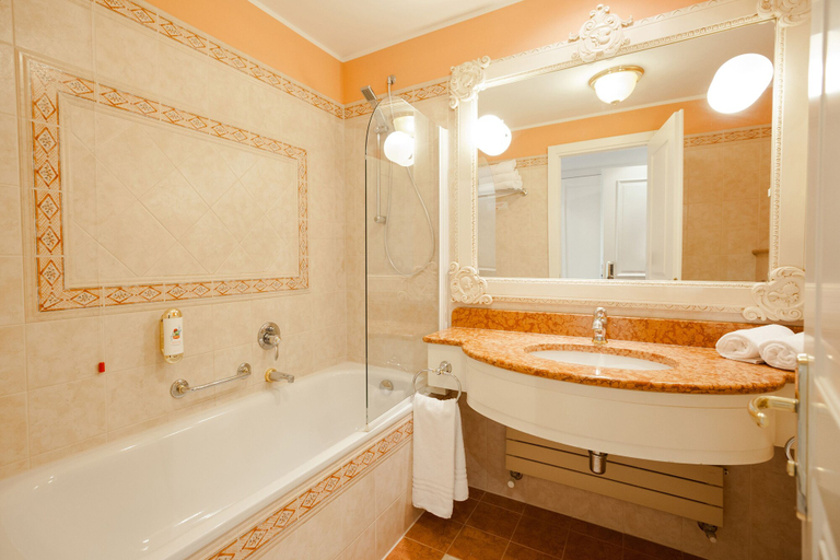Bathroom 4, Gardaland Hotel, Verona