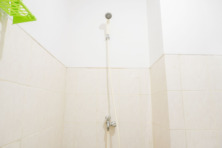 Bathroom 3, Comfort and Cozy Living Studio at Park View Condominium Apartment By Travelio, Depok