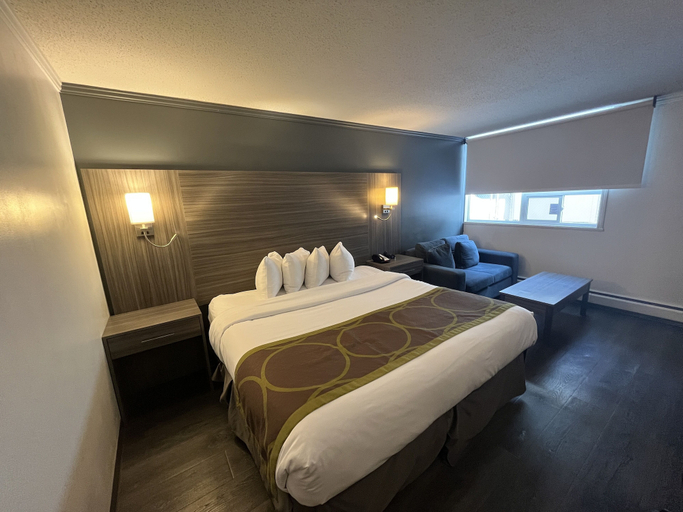 Bedroom 3, Super 8 by Wyndham Macleod Trail Calgary, Division No. 6
