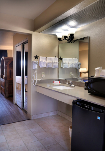 Bathroom 4, Days Inn & Suites by Wyndham Llano, Llano