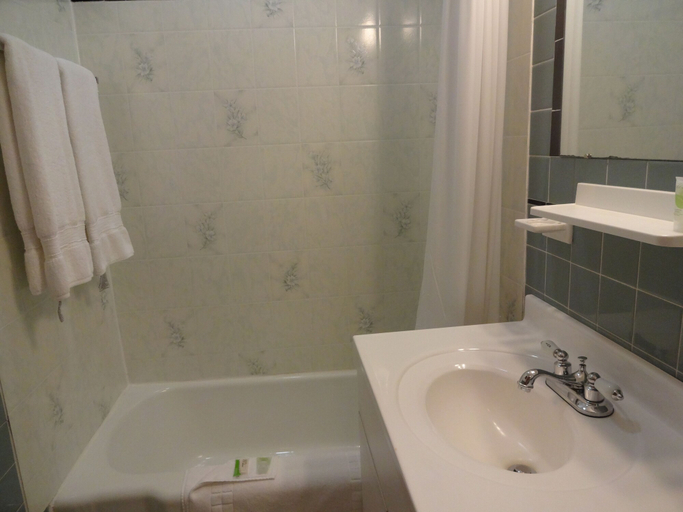 Bathroom, Gorham Motor Inn, Coos