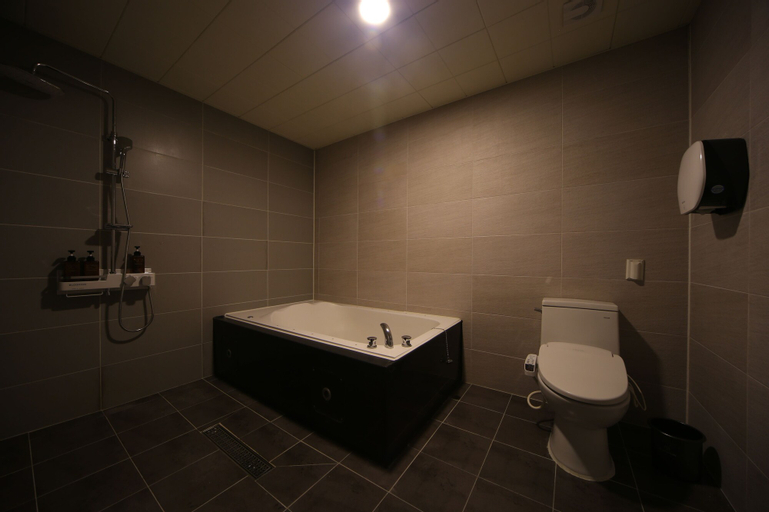 Bedroom 4, Hotel Yeogiuhtte Daegu Station, Buk
