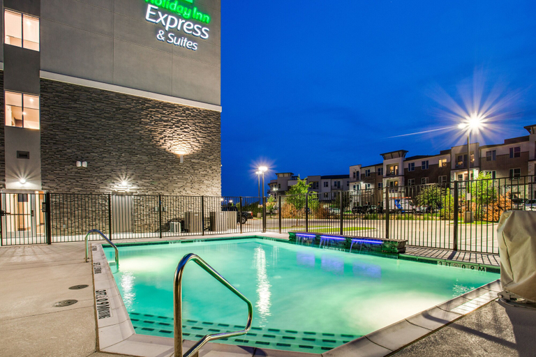 Sport & Beauty 5, Holiday Inn Express & Suites DENTON SOUTH by IHG, Denton