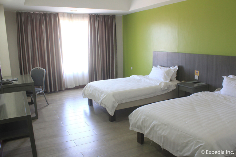 Bedroom 3, Newtown Plaza Hotel, Baguio City