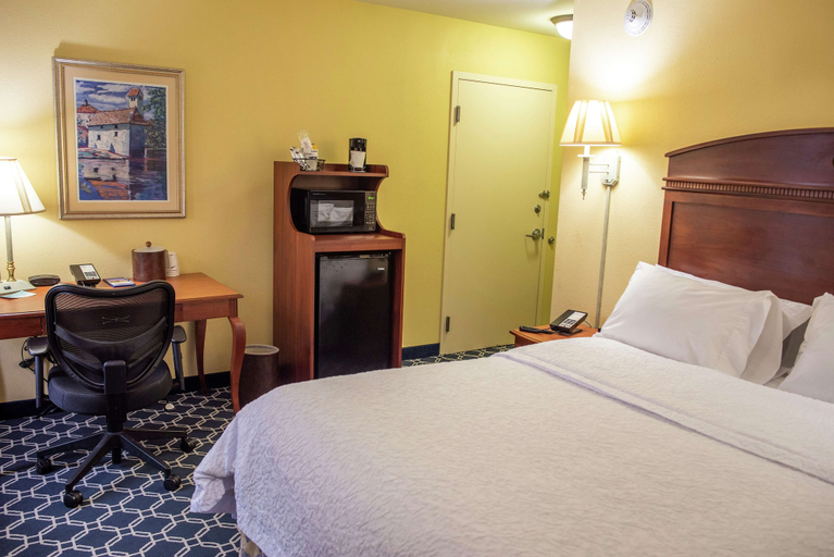 Bedroom 3, Hampton Inn Lebanon, Marion