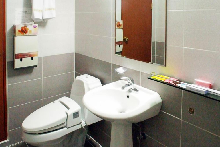 Bathroom 4, Arirang Hotel, Jeonju