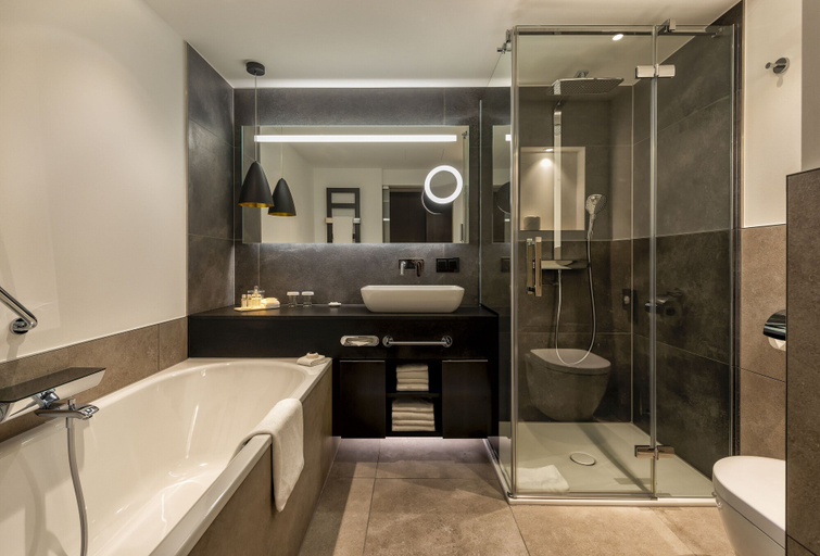 Bathroom 5, Hotel Palace Berlin, Berlin