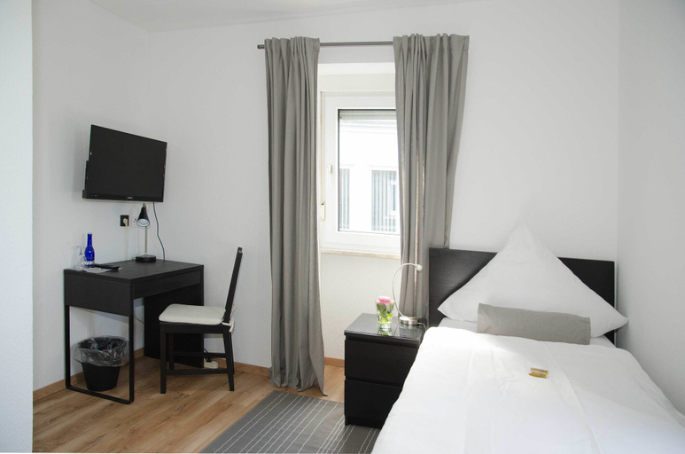 Bedroom 4, Aparthotel Paradies, Fulda
