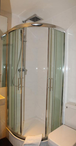Bathroom 4, Exhibition Court Hotel 4, London