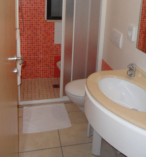 Bathroom 4, Hotel Odeon, Ravenna