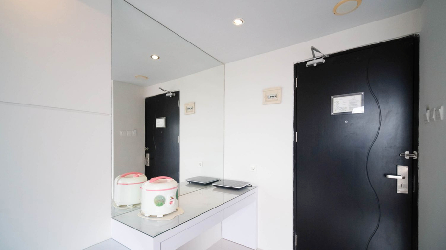 Others 2, Strategic and Comfy Studio (No Kitchen) at Grand Darmo Suite Apartment By Travelio, Surabaya