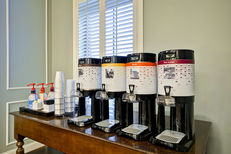 Food & Drinks 5, Hampton Inn & Suites Charleston Airport, Charleston