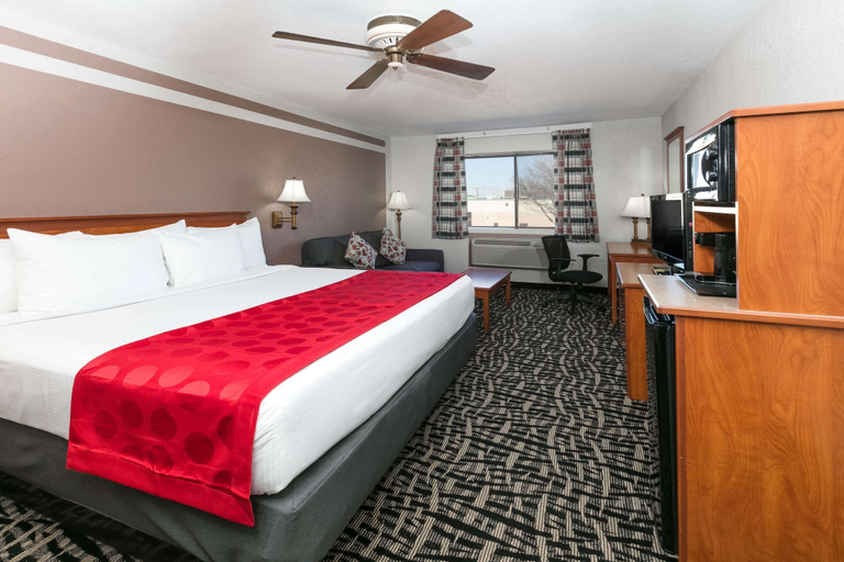 Bedroom 3, Ramada by Wyndham Oklahoma City Airport North, Oklahoma