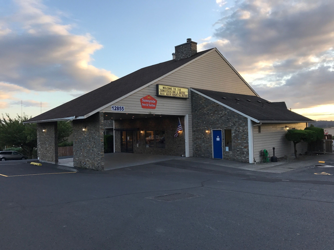 Exterior & Views 2, Sunnyside Inn & Suites, Clackamas