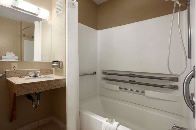 Bathroom 4, Super 8 by Wyndham Pulaski, Oswego
