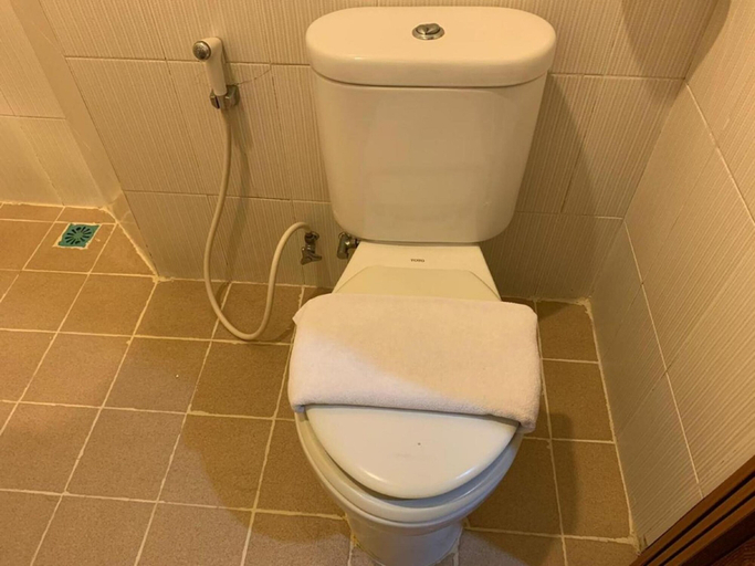 Bathroom 5, Hotel Rumah Shinta, West Jakarta