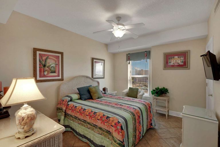 Bedroom 2, Twin Palms 1705, Bay