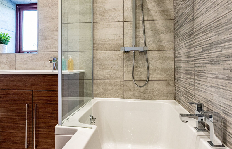 Bathroom 3, No1 Little Barrow Barns, Cheshire West and Chester
