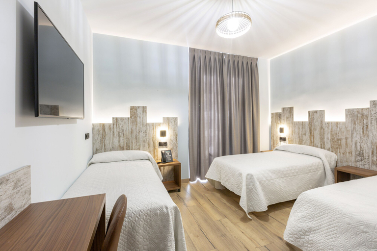 Bedroom 4, Hostal Antón Martín, Madrid