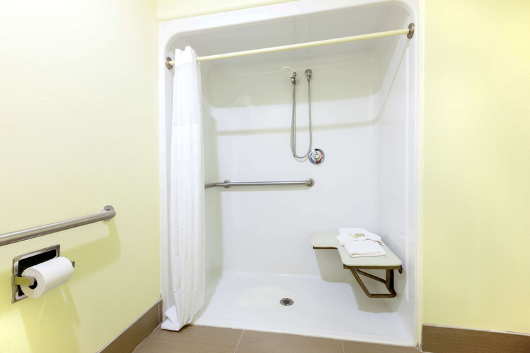 Bathroom 3, Super 8 by Wyndham Fairfield Tx, Freestone