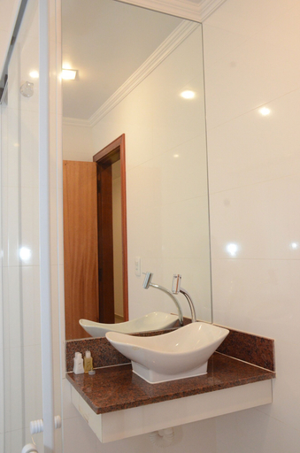 Bathroom 4, Saionara Hotel, Rio de Janeiro