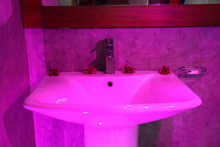 Bathroom 4, Sinharaja Forest Edge, Kotapola