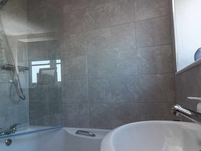 Bathroom 3, 700 Westport, Somerset