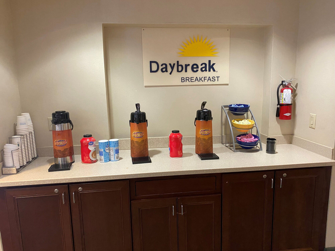 Food & Drinks 5, Days Inn by Wyndham Chiefland, Levy