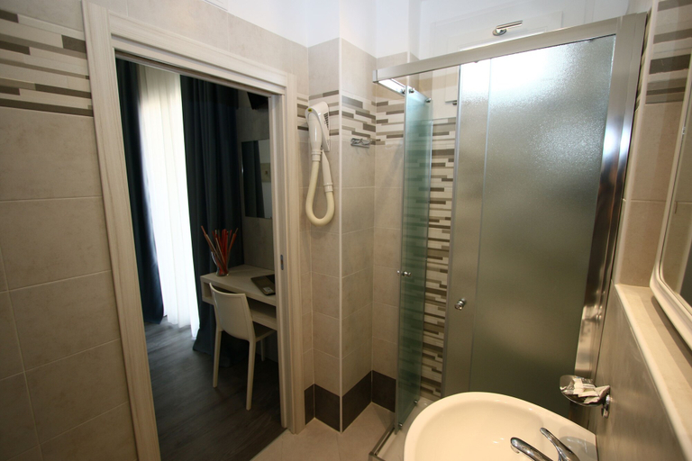 Bathroom 4, Hotel Kim, Rimini