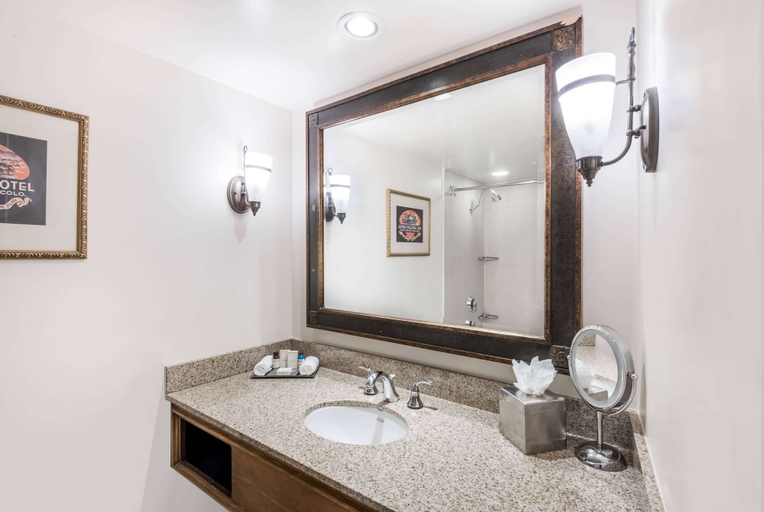 Bathroom 4, The Antlers, a Wyndham Hotel, El Paso