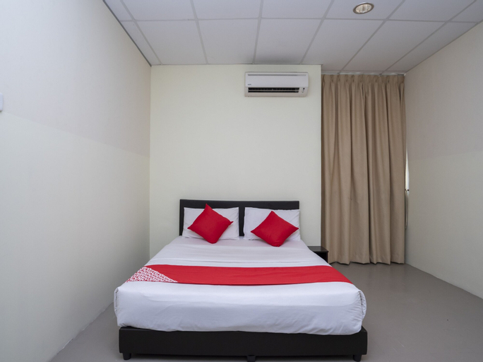 Bedroom 1, OYO 586 My Residence Hotel, Pontian