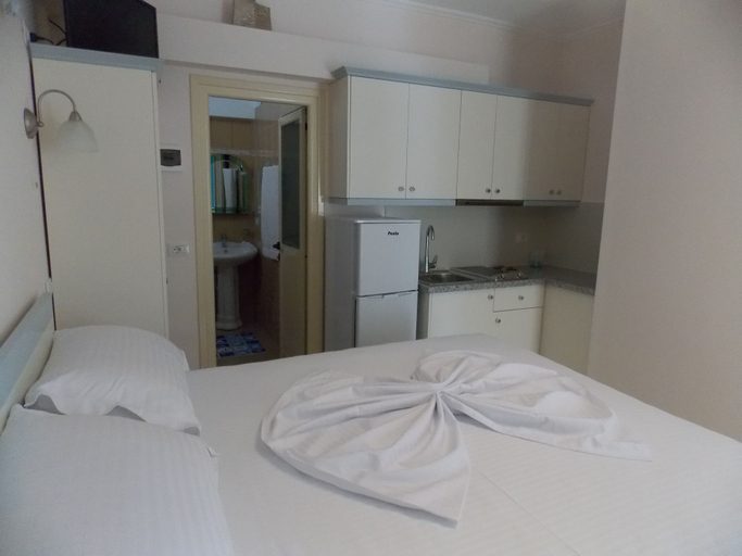 Bedroom 3, Amber Apartments, Sarandës