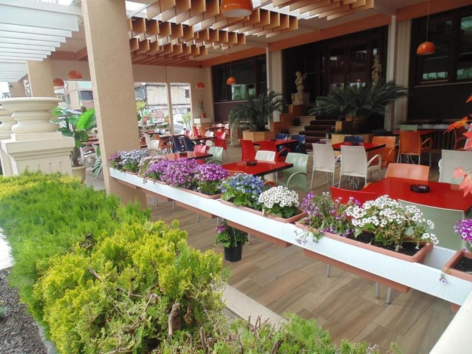 Food & Drinks 4, Grand Hotel, Elbasanit