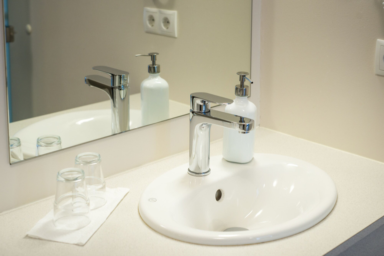 Bathroom 5, Hotel Jazz, Reykjanesbær