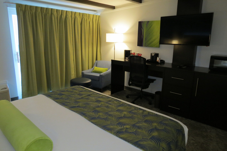 Bedroom 5, Oasis Hotel & Conv. Center, an Ascend Collection Hotel, Greene