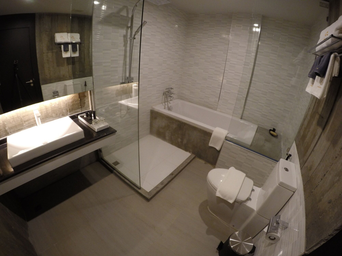 Bathroom 5, S Hadyai Hotel, Hat Yai