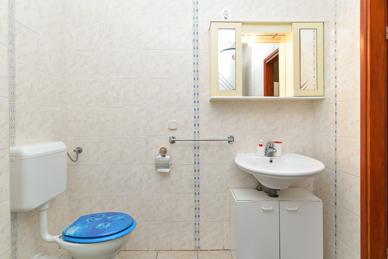 Bathroom 3, Apartments Mira 295, Pula
