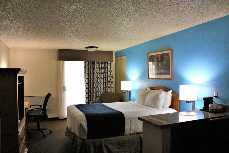 Bedroom 3, Baymont by Wyndham Yakima Riverfront, Yakima