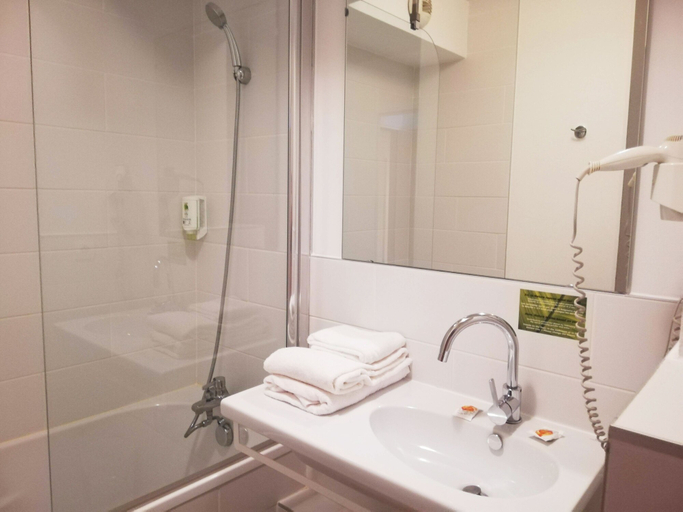 Bathroom 4, Appart'Hotel Victoria Garden Pau, Pyrénées-Atlantiques
