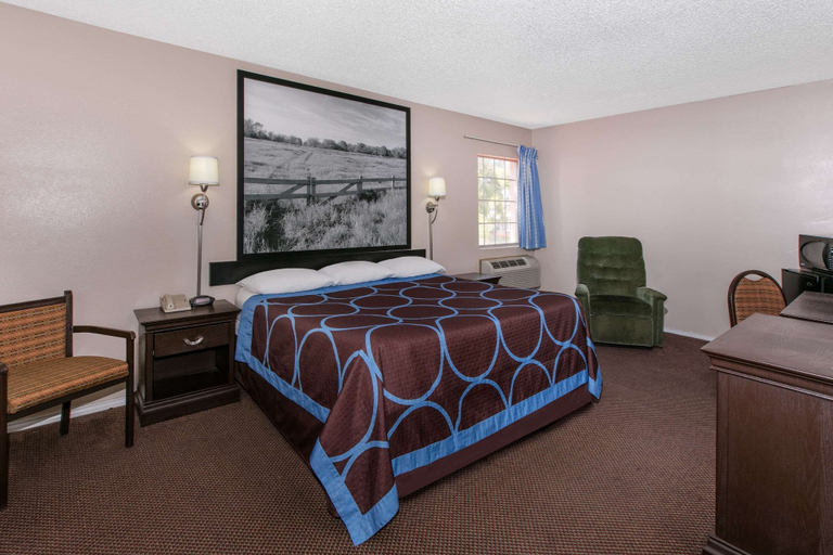 Bedroom 5, Super 8 by Wyndham Lubbock Civic Center North, Lubbock