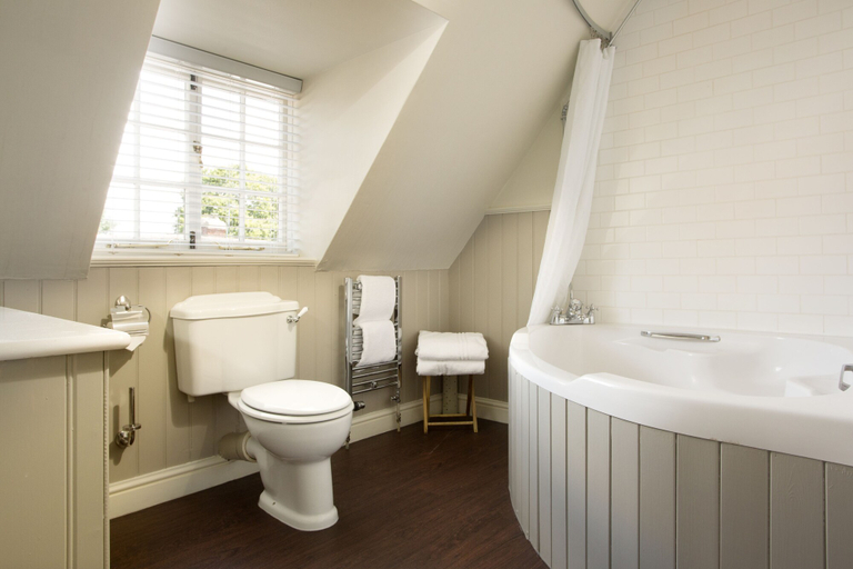 Bathroom 4, The George Hotel, Kent