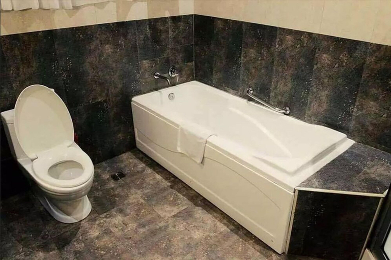 Bathroom 3, Pavillion Hotel, Busiiro