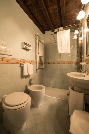 Bathroom 5, Hotel Al Borducan, Varese