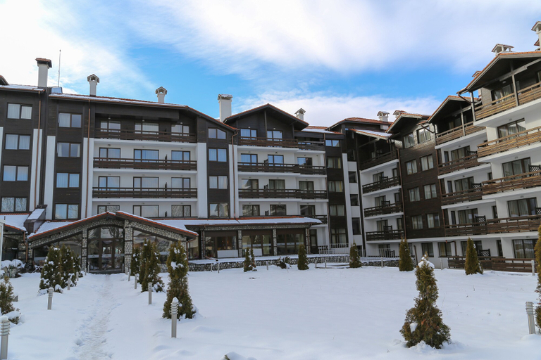 Exterior & Views