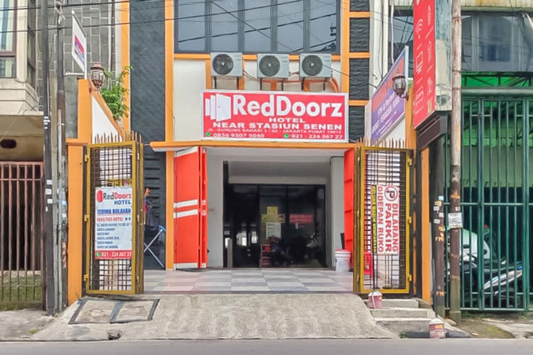 RedDoorz near Stasiun Senen, Central Jakarta
