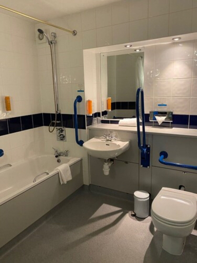 Bathroom 4, Days Inn by Wyndham Michaelwood M5, Gloucestershire